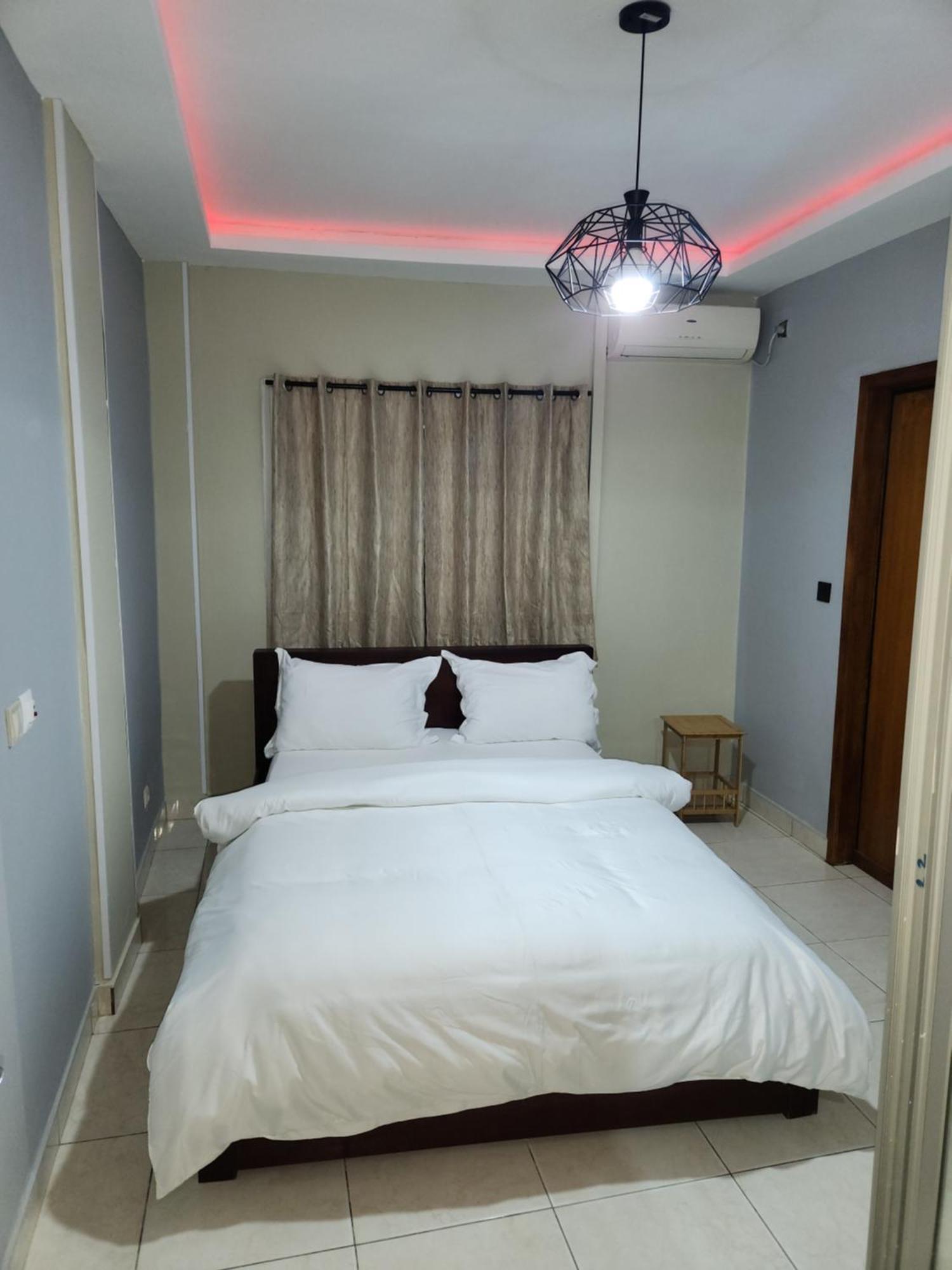 Ferienwohnung Meuble 1Ch 2E Ch Dispo Avec Un Supplement E1D Douala Exterior foto